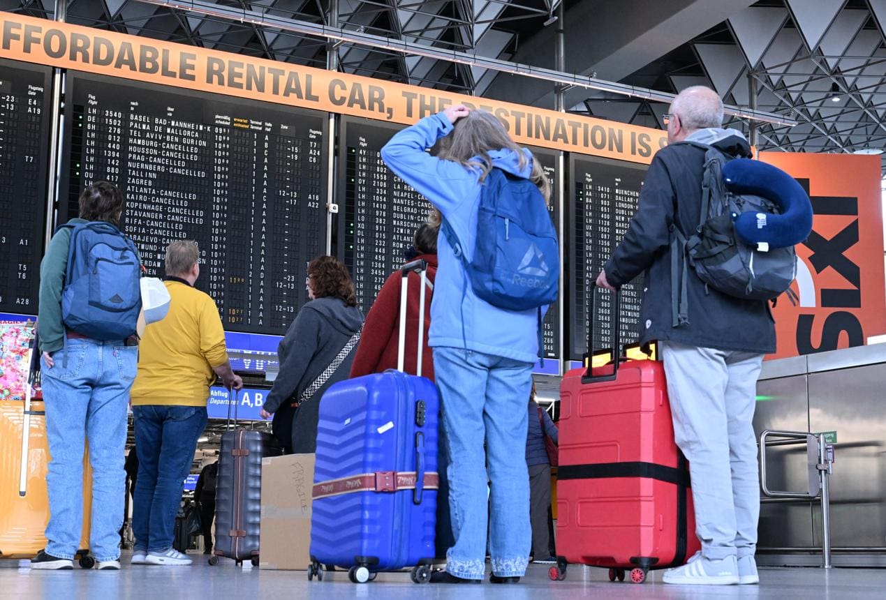 Air Passengers Win Firmer Refund Rights in Overhauled EU Rules