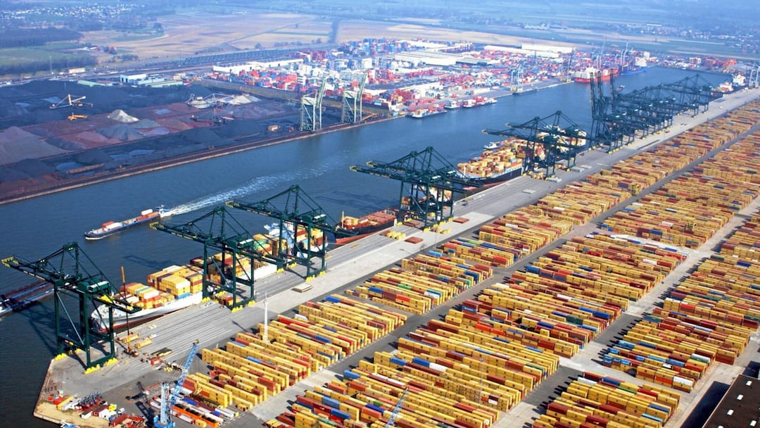 Customs Authority Takes Shape Around a Single European Data Hub Customs Authority Takes Shape Around a Single European Data Hub