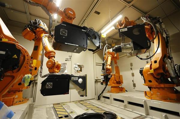 Europe and Japan Bet on Shared Labs to Outpace China