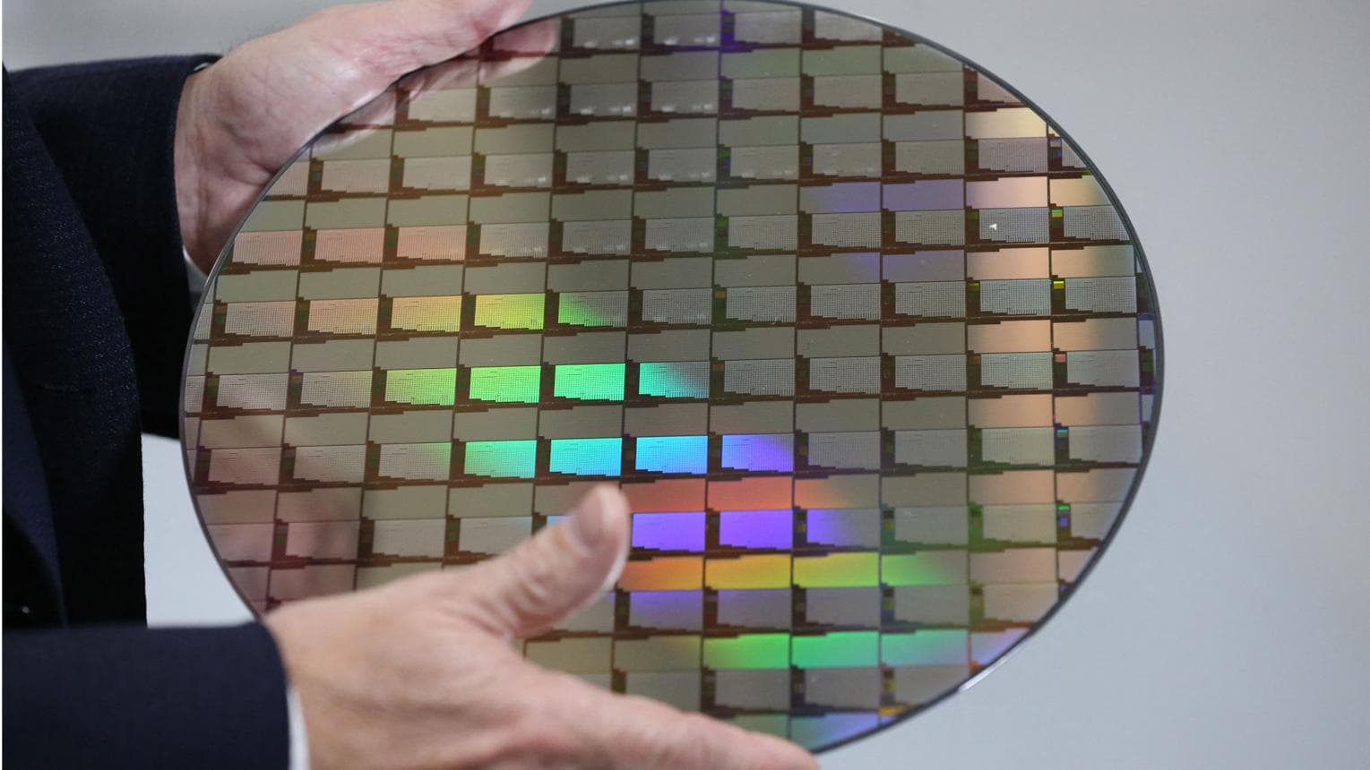 Europe and Japan Push Chip Research Past the Two-Nanometre Mark Europe and Japan Push Chip Research Past the Two-Nanometre Mark