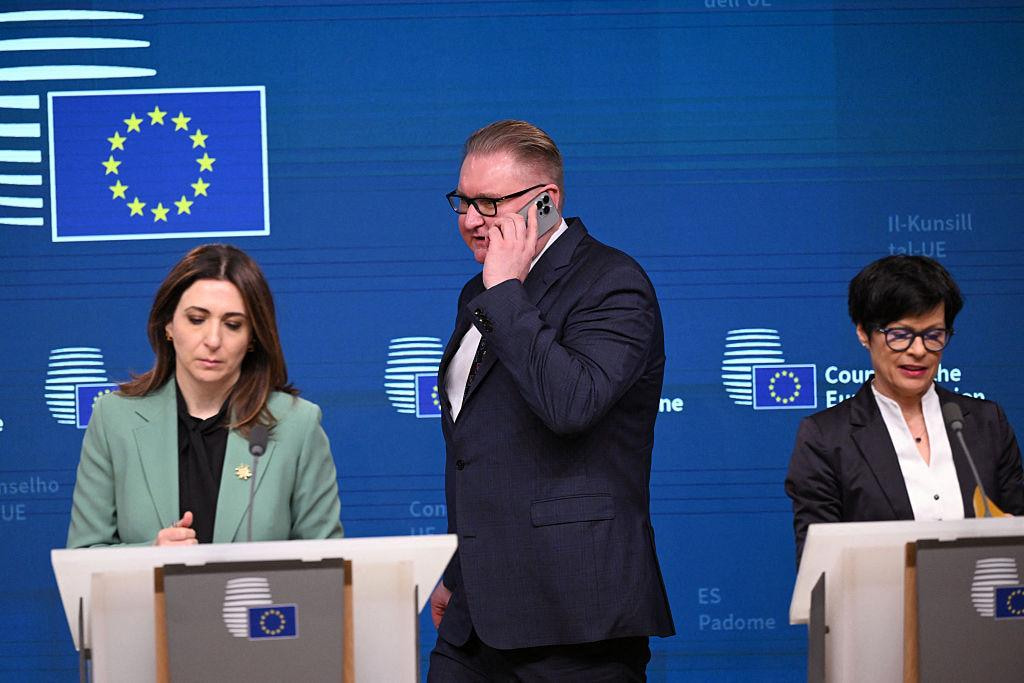 Hungary Blocked Two Negotiating Clusters and Ukraine Lost Summer