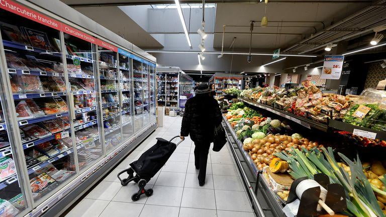 Retail Spending Slipped in June, Wrong-Footing Economists Retail Spending Slipped in June, Wrong-Footing Economists