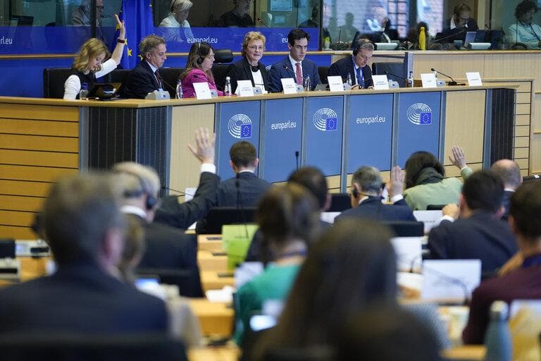 Who Blinks First in the FP10 Research Budget Fight