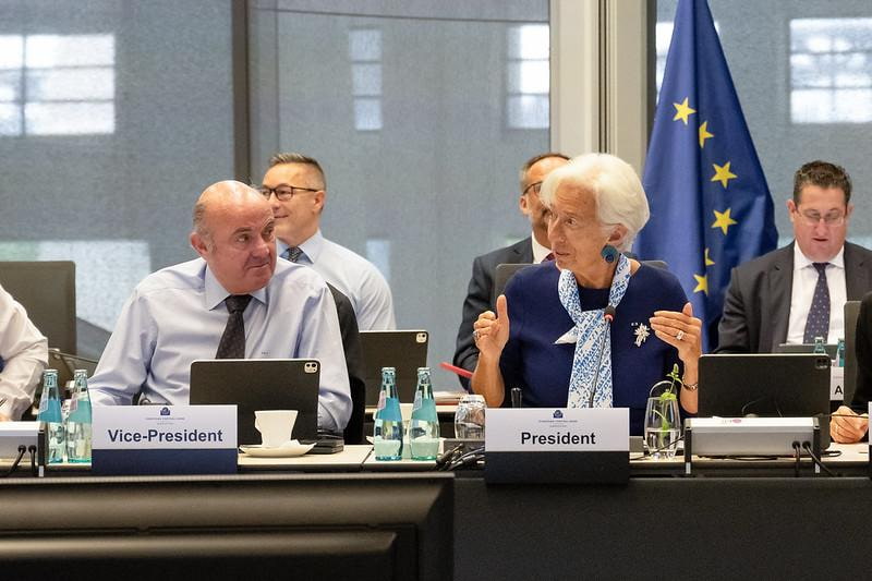 Central Banks Ask Brussels to Drop MiCA Stablecoin Reserve Rules Central Banks Ask Brussels to Drop MiCA Stablecoin Reserve Rules