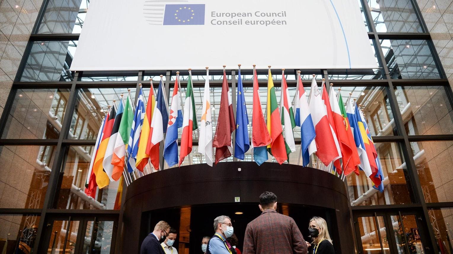 EU Russia Sanctions Renewal Trades Two Oligarchs for Three Years