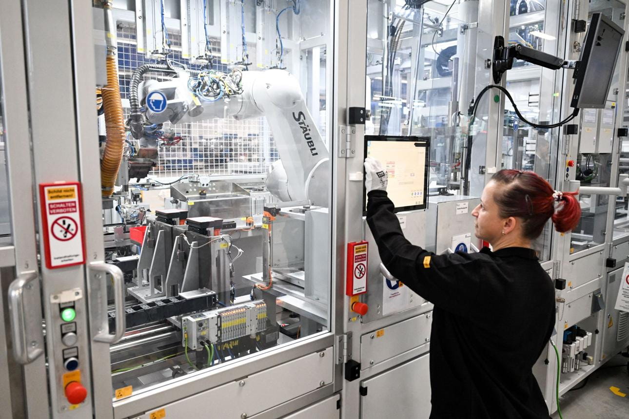 Output Grew Six Times Faster Than Employment in the Second Quarter