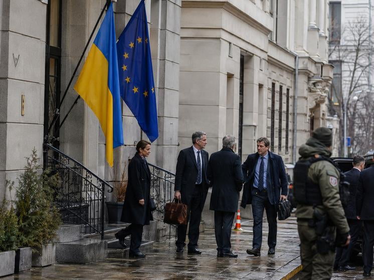 Embassies In Kyiv Stay Open After Moscow Warns Diplomats To Leave