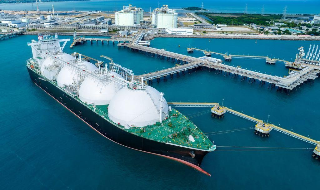 Russian Gas Ban Deadline Squeezes Long-Term LNG Contracts