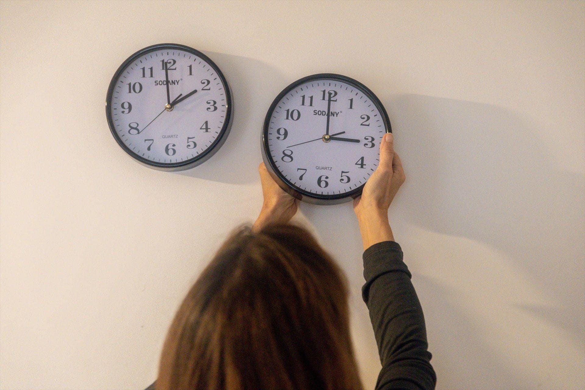 Seasonal Clock Changes Face New Pressure From 44 MEPs Before Sunday