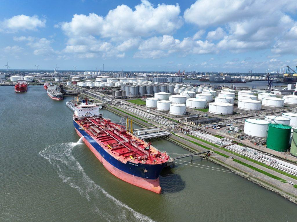 Weaker Goods Trade Shrinks Euro Area Current Account To €265 Billion Weaker Goods Trade Shrinks Euro Area Current Account To €265 Billion